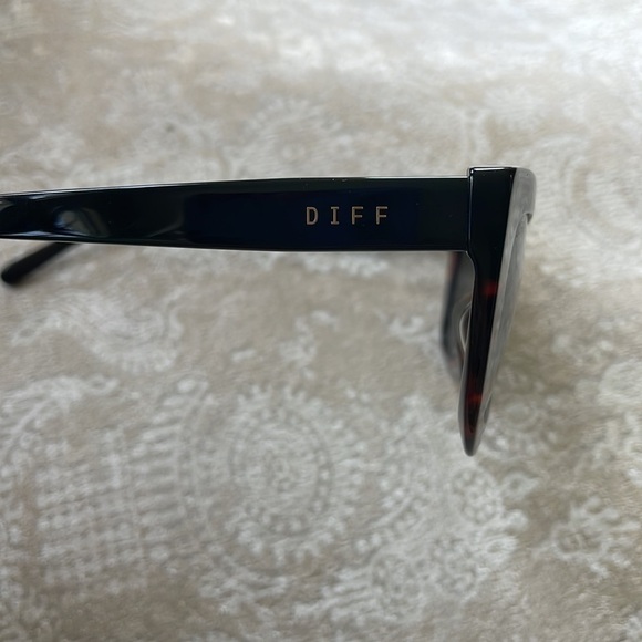 Brand New Diff Eyewear Runi Black Tortoise Grey Polarized Cat Eye Sunglasses main image 14